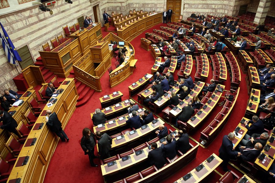 Υπουργείο Οικονομικών: Στη Βουλή το νομοσχέδιο για συμπληρωματικό φόρο έως 15% σε πολυεθνικές