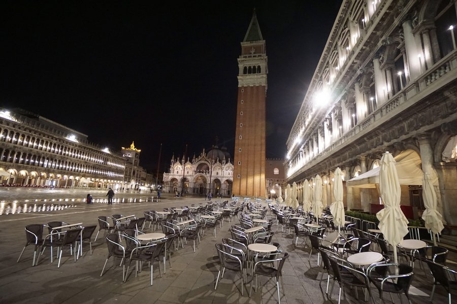 Ιταλία: Τα νέα περιοριστικά μέτρα κατά του κορωνοϊού θα προβλέπουν απαγόρευση κυκλοφορίας από τις εννέα το βράδυ